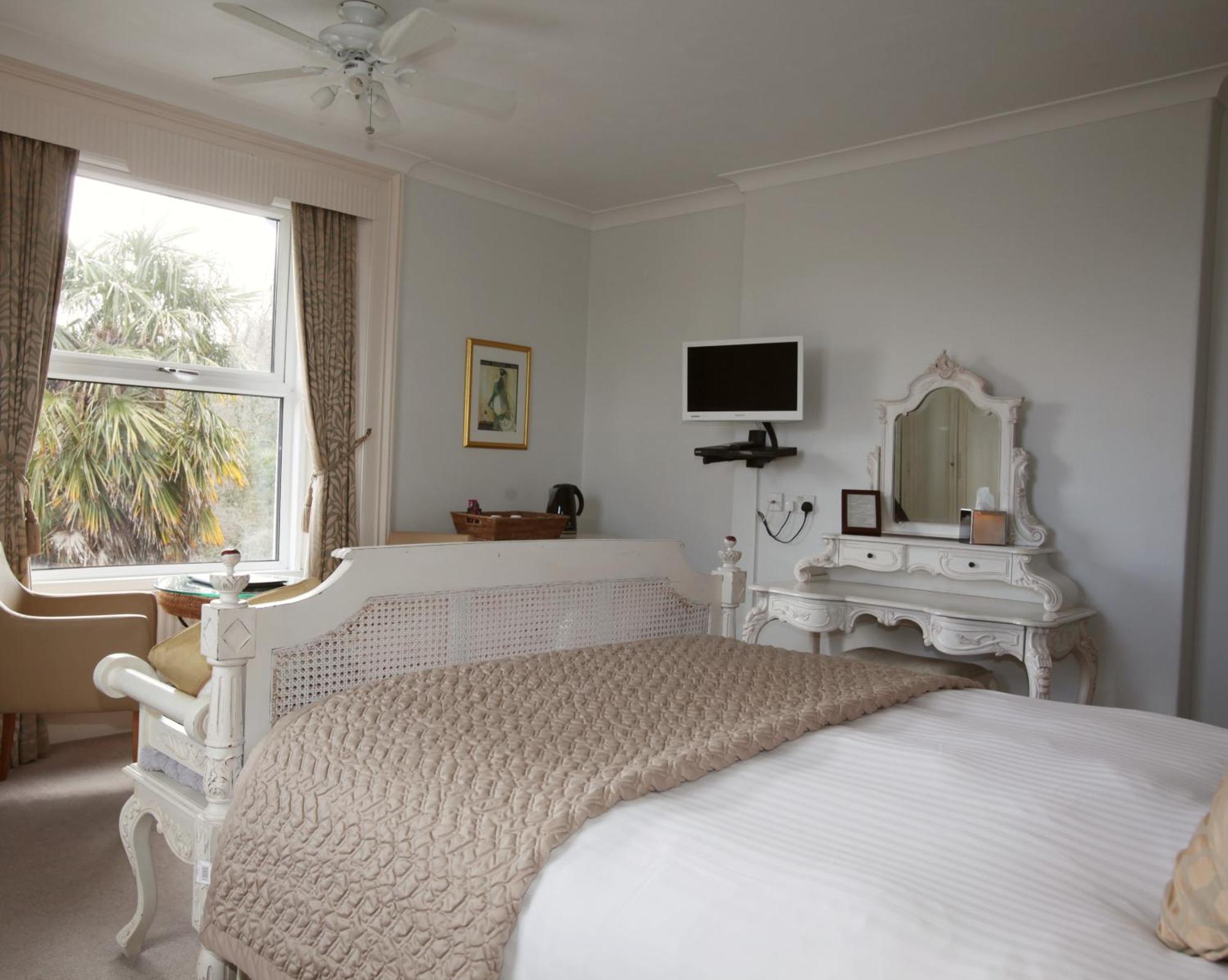 Fernhill Hotel Лайм Риджис Екстериор снимка